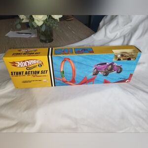 Hotwheels Classic Stunt Action Set